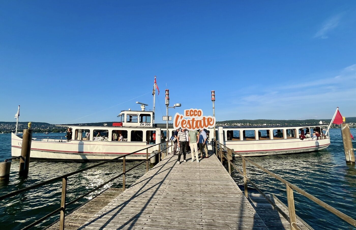 group disembarking the historic motor ship "Etzel" at Lake Zurich | © aspectra